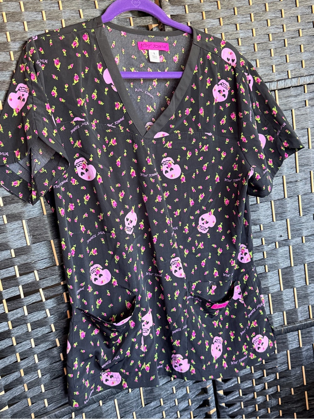 Betsy Johnson Large Black Floral & Pink Pumpkin V-Neck Scrub Top